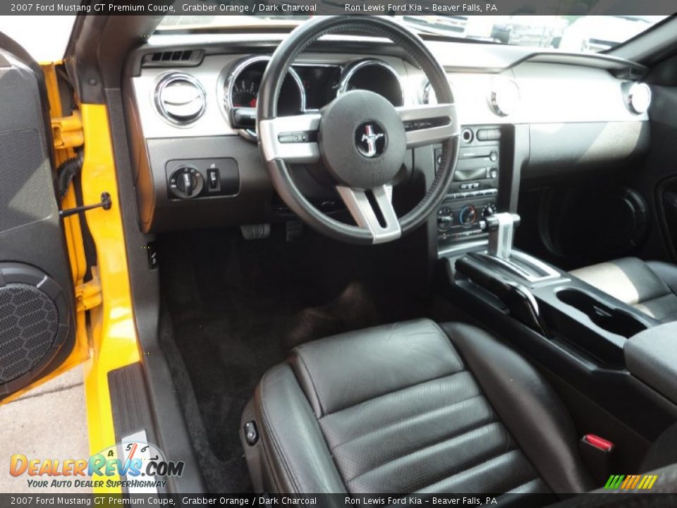 Dashboard of 2007 Ford Mustang GT Premium Coupe Photo #14