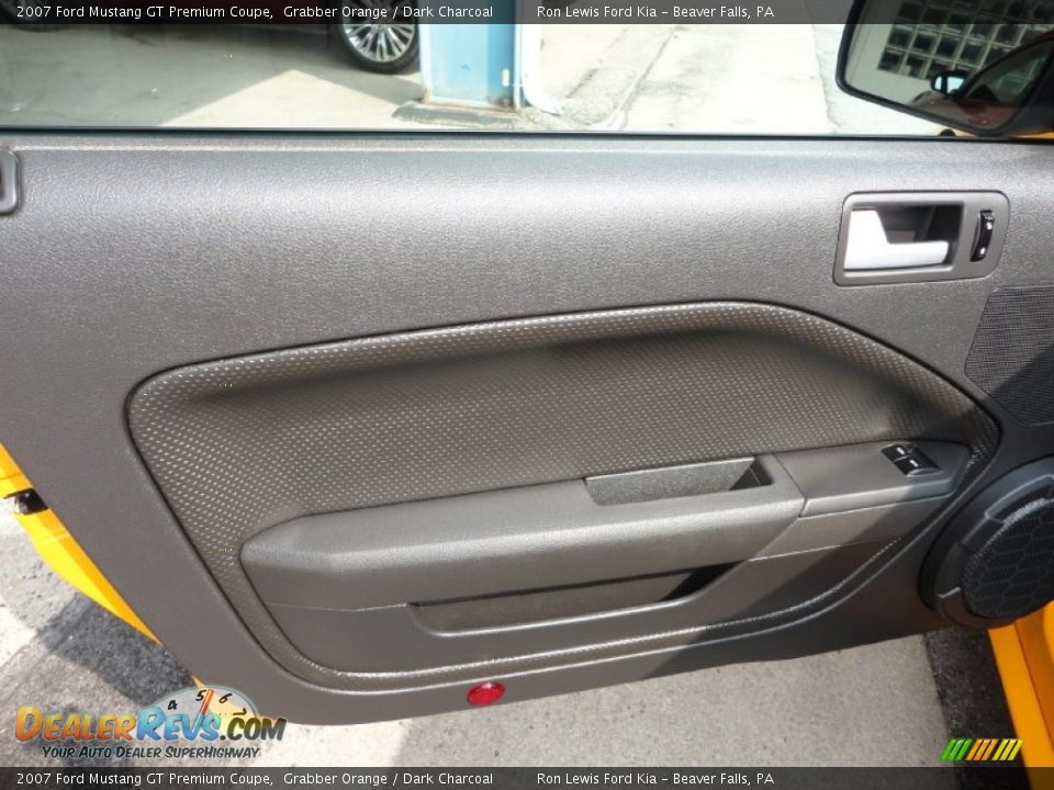 Door Panel of 2007 Ford Mustang GT Premium Coupe Photo #16