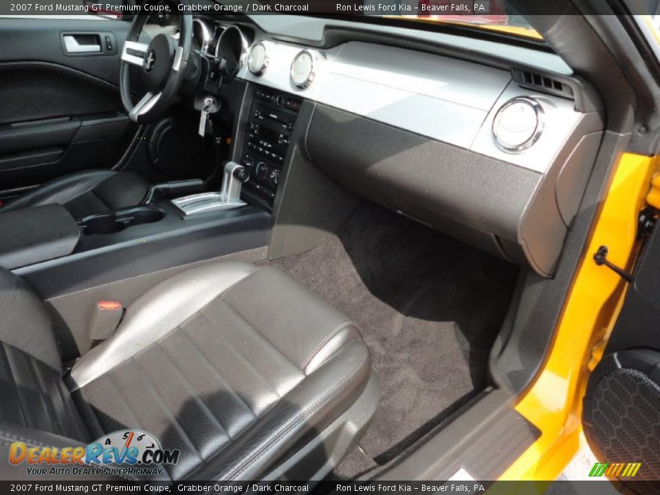 Dashboard of 2007 Ford Mustang GT Premium Coupe Photo #21
