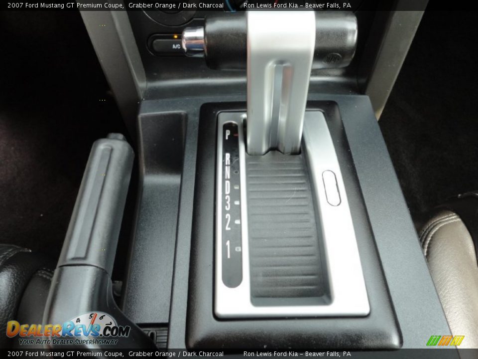 2007 Ford Mustang GT Premium Coupe Shifter Photo #22