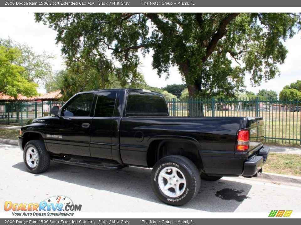 2000 Dodge Ram 1500 Sport Extended Cab 4x4 Black / Mist Gray Photo #5