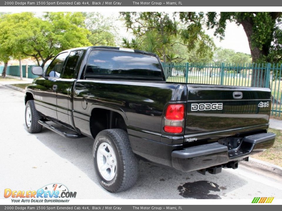 2000 Dodge Ram 1500 Sport Extended Cab 4x4 Black / Mist Gray Photo #8