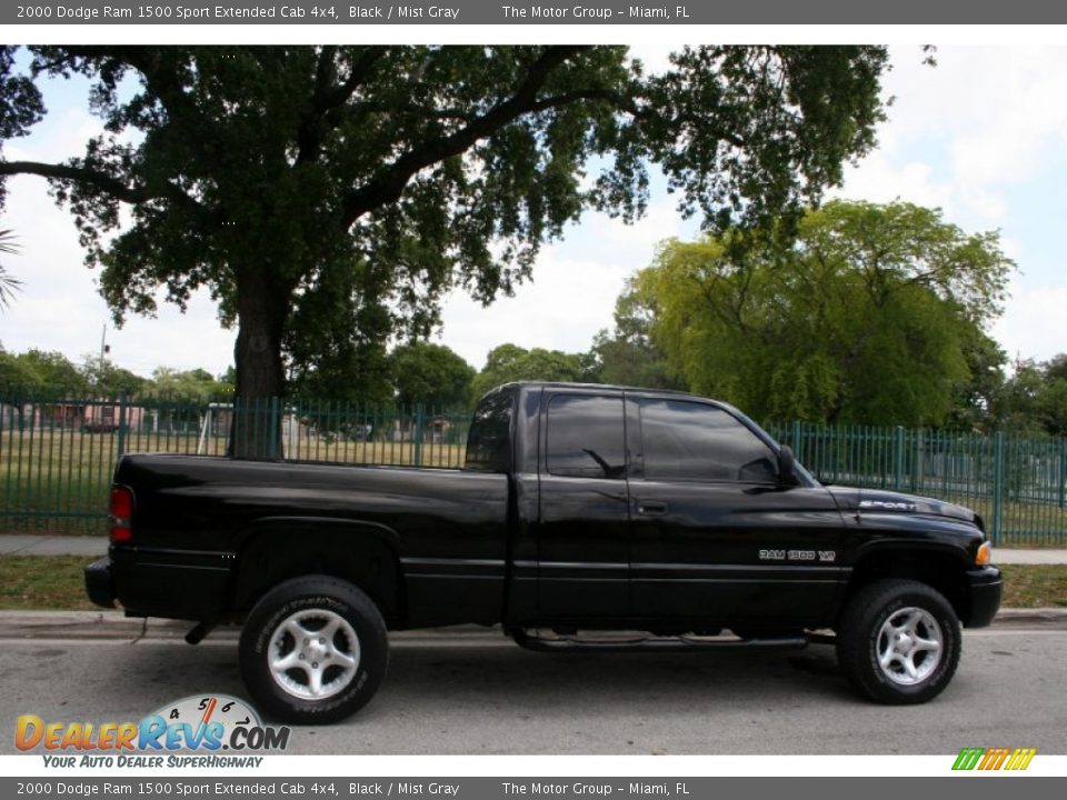 2000 Dodge Ram 1500 Sport Extended Cab 4x4 Black / Mist Gray Photo #10