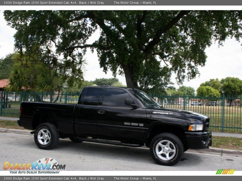 2000 Dodge Ram 1500 Sport Extended Cab 4x4 Black / Mist Gray Photo #12