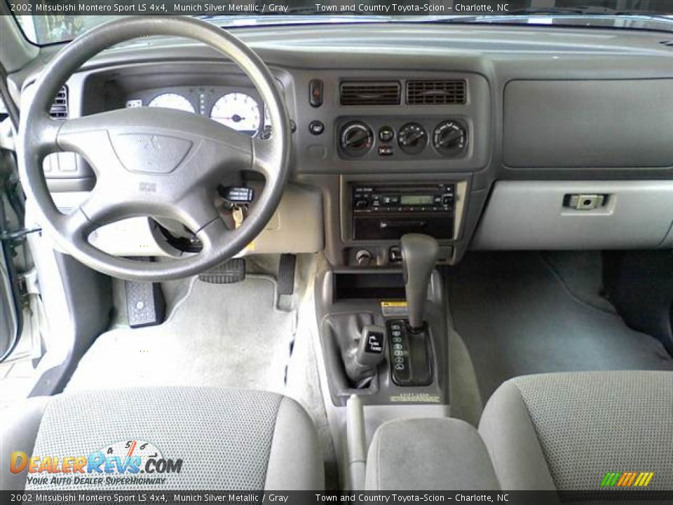 2002 Mitsubishi Montero Sport LS 4x4 Munich Silver Metallic / Gray Photo #5