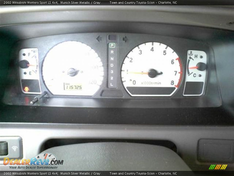 2002 Mitsubishi Montero Sport LS 4x4 Munich Silver Metallic / Gray Photo #9