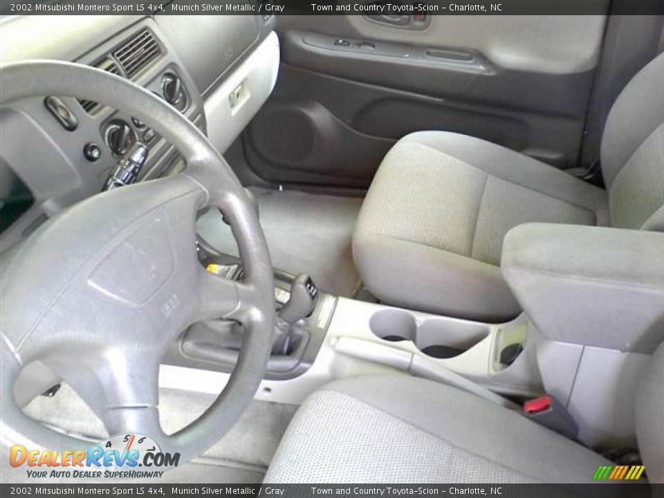 2002 Mitsubishi Montero Sport LS 4x4 Munich Silver Metallic / Gray Photo #13