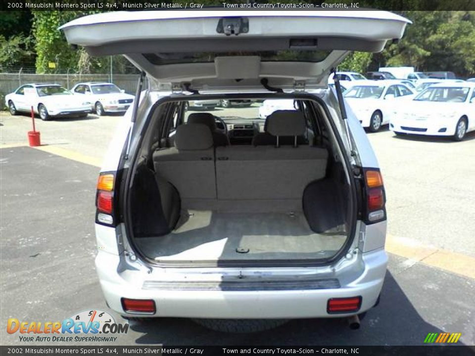 2002 Mitsubishi Montero Sport LS 4x4 Munich Silver Metallic / Gray Photo #15