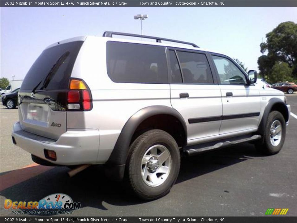 2002 Mitsubishi Montero Sport LS 4x4 Munich Silver Metallic / Gray Photo #16