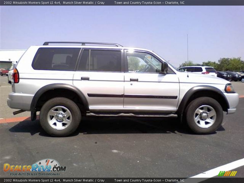 2002 Mitsubishi Montero Sport LS 4x4 Munich Silver Metallic / Gray Photo #17
