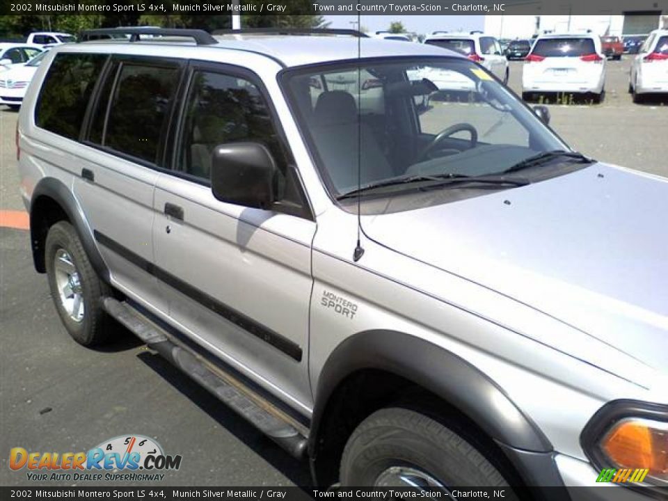 2002 Mitsubishi Montero Sport LS 4x4 Munich Silver Metallic / Gray Photo #20