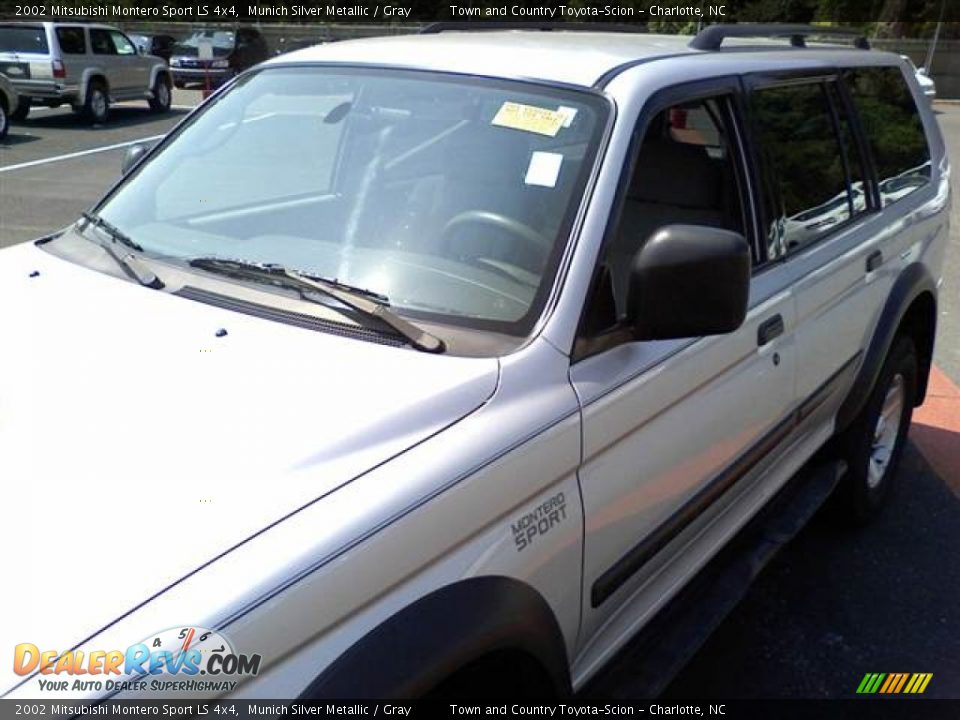 2002 Mitsubishi Montero Sport LS 4x4 Munich Silver Metallic / Gray Photo #21