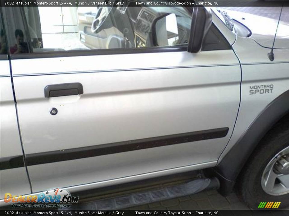 2002 Mitsubishi Montero Sport LS 4x4 Munich Silver Metallic / Gray Photo #23