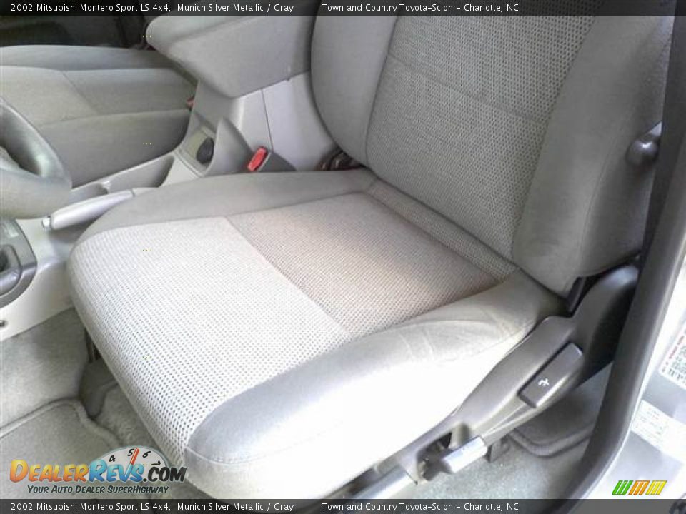 2002 Mitsubishi Montero Sport LS 4x4 Munich Silver Metallic / Gray Photo #26