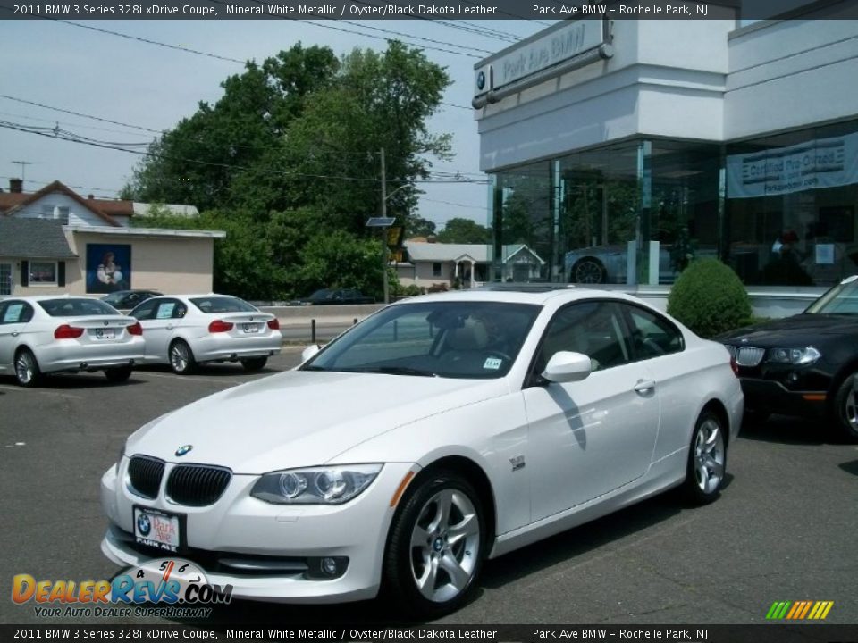 2011 BMW 3 Series 328i xDrive Coupe Mineral White Metallic / Oyster/Black Dakota Leather Photo #1