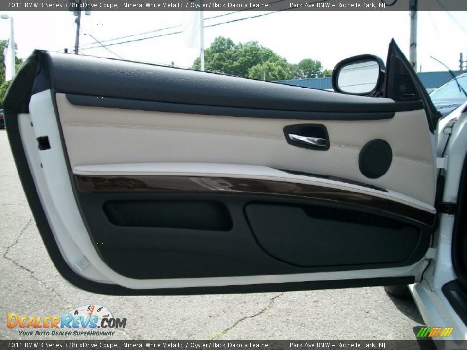 Door Panel of 2011 BMW 3 Series 328i xDrive Coupe Photo #9