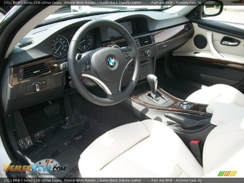 2011 BMW 3 Series 328i xDrive Coupe Mineral White Metallic / Oyster/Black Dakota Leather Photo #10