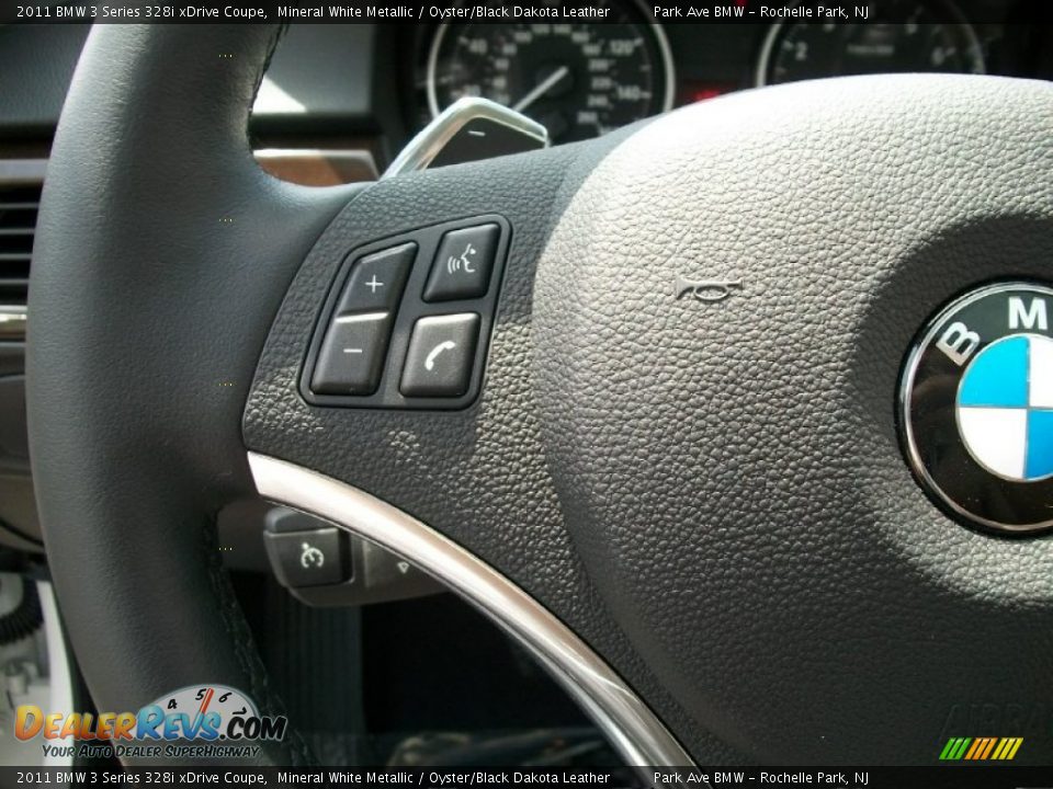 Controls of 2011 BMW 3 Series 328i xDrive Coupe Photo #15