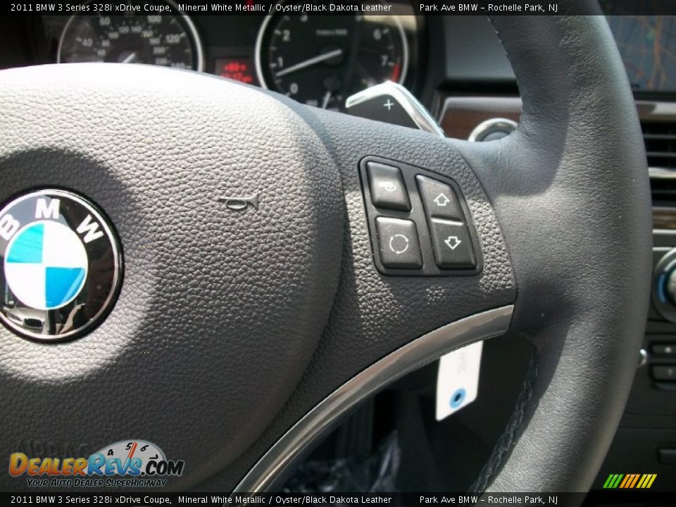 Controls of 2011 BMW 3 Series 328i xDrive Coupe Photo #16