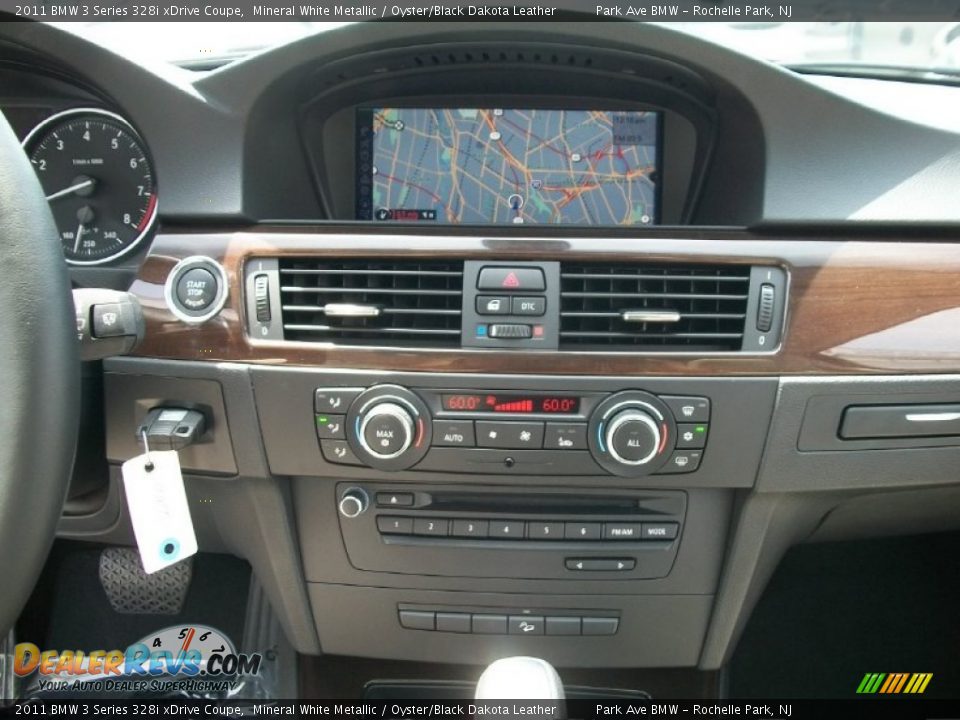 Controls of 2011 BMW 3 Series 328i xDrive Coupe Photo #18