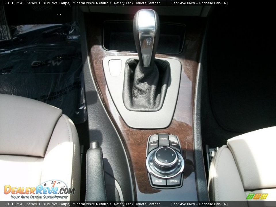 2011 BMW 3 Series 328i xDrive Coupe Shifter Photo #19