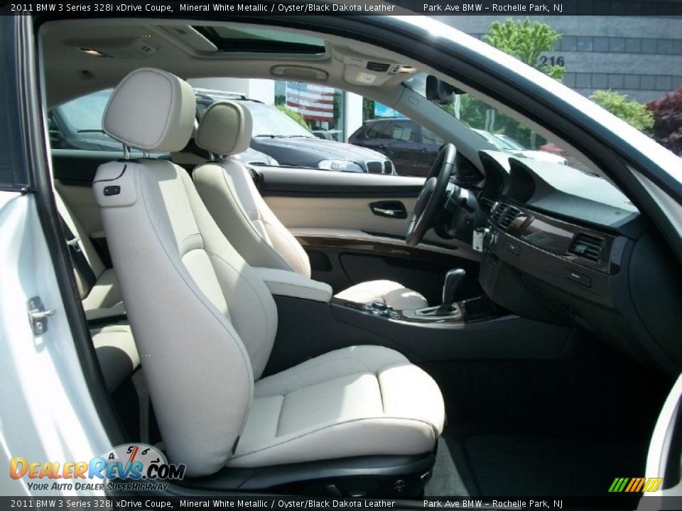 Oyster/Black Dakota Leather Interior - 2011 BMW 3 Series 328i xDrive Coupe Photo #26