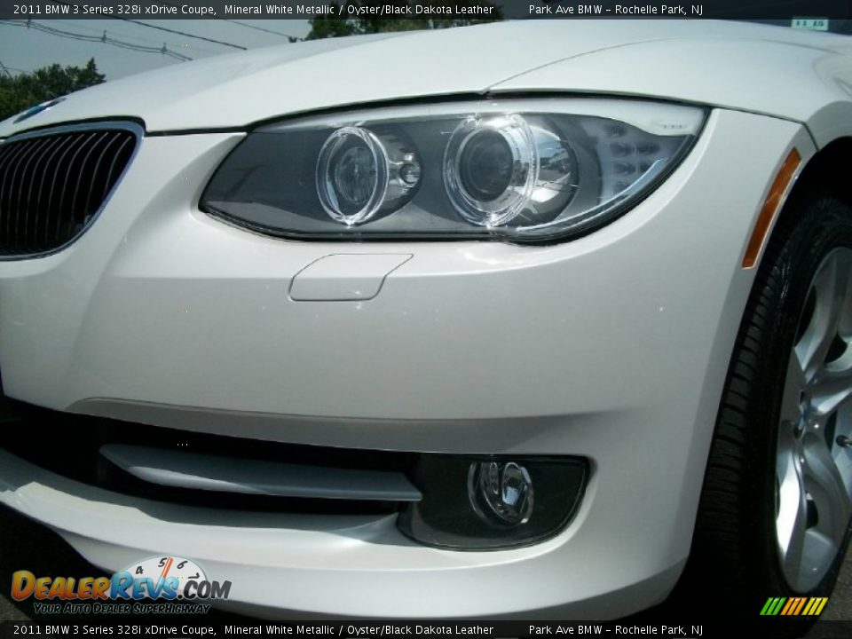 2011 BMW 3 Series 328i xDrive Coupe Mineral White Metallic / Oyster/Black Dakota Leather Photo #29