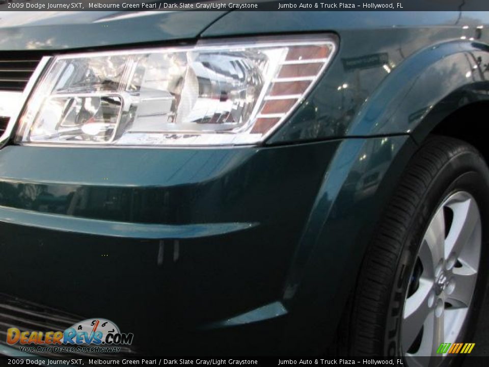 2009 Dodge Journey SXT Melbourne Green Pearl / Dark Slate Gray/Light Graystone Photo #4