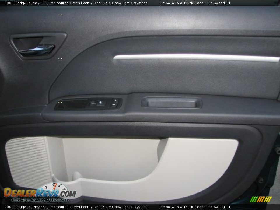 2009 Dodge Journey SXT Melbourne Green Pearl / Dark Slate Gray/Light Graystone Photo #12