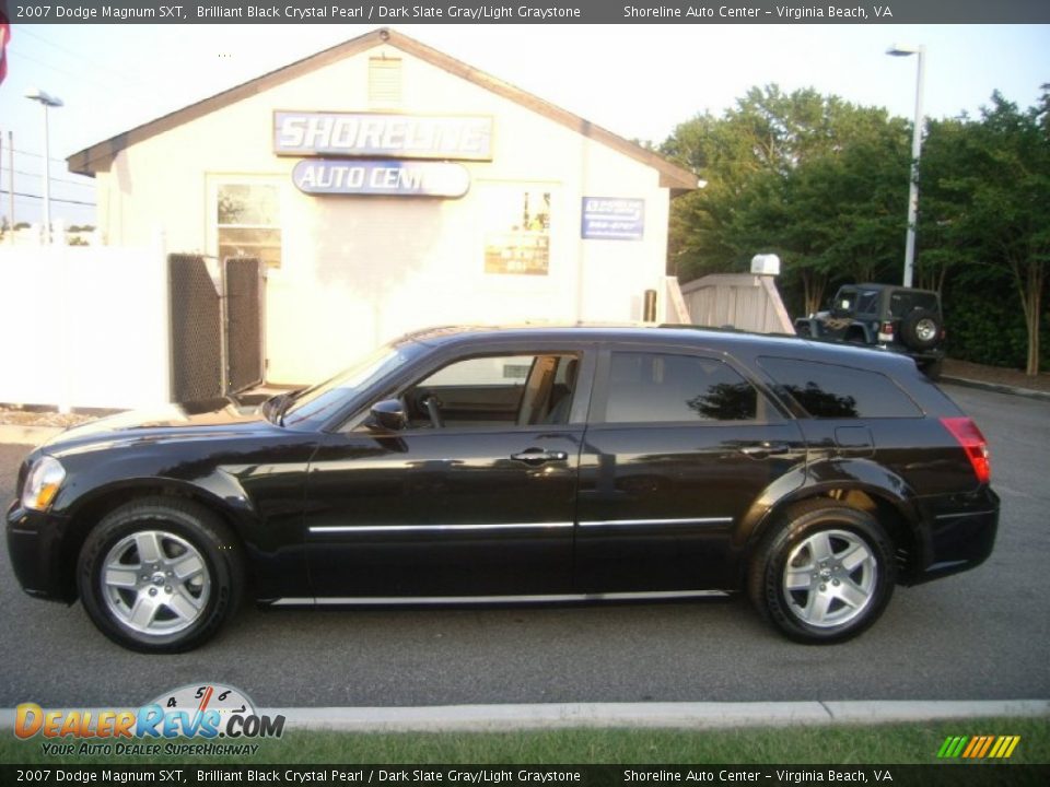 2007 Dodge Magnum SXT Brilliant Black Crystal Pearl / Dark Slate Gray/Light Graystone Photo #2