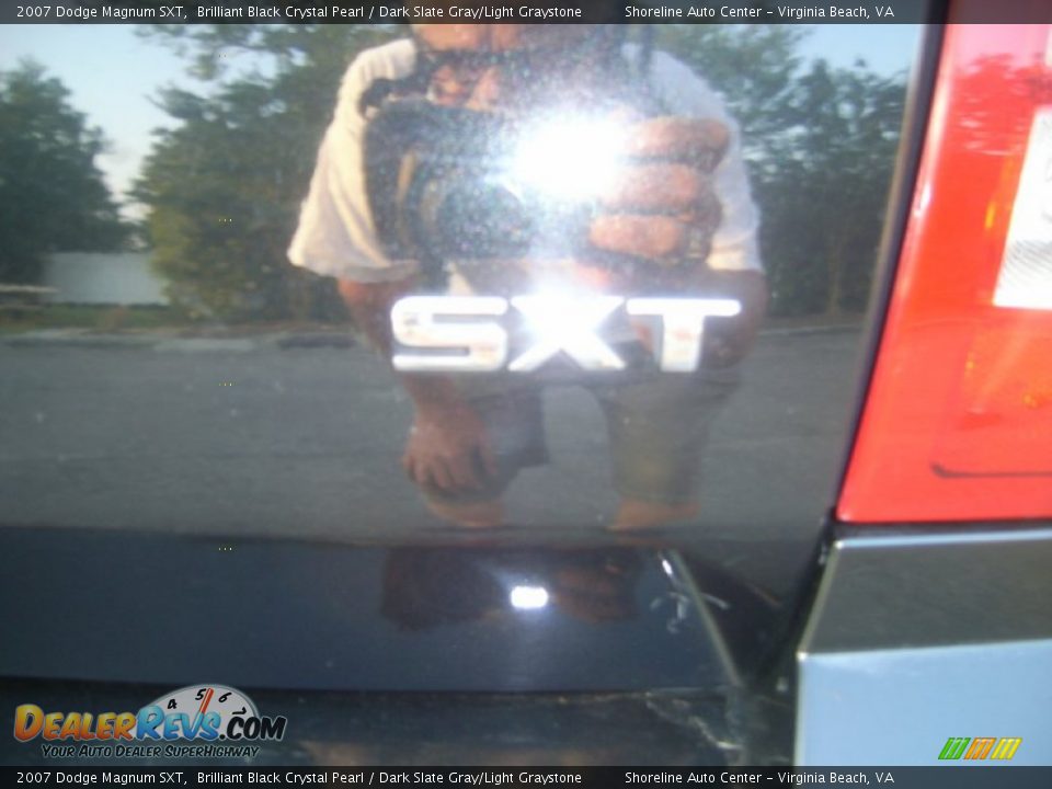 2007 Dodge Magnum SXT Brilliant Black Crystal Pearl / Dark Slate Gray/Light Graystone Photo #5