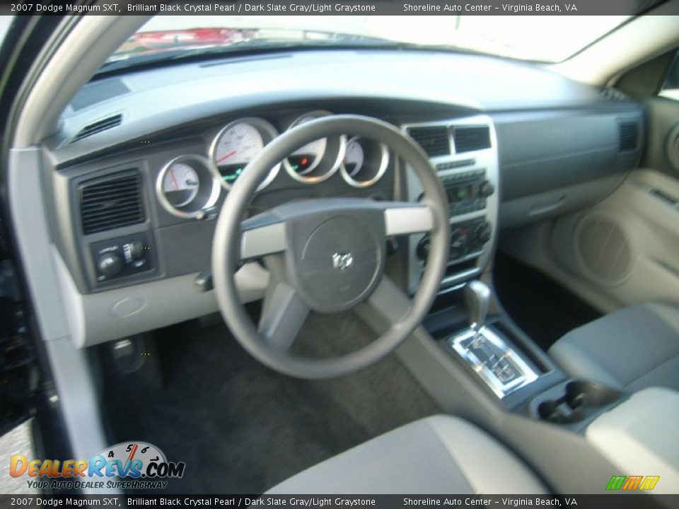 Dashboard of 2007 Dodge Magnum SXT Photo #18