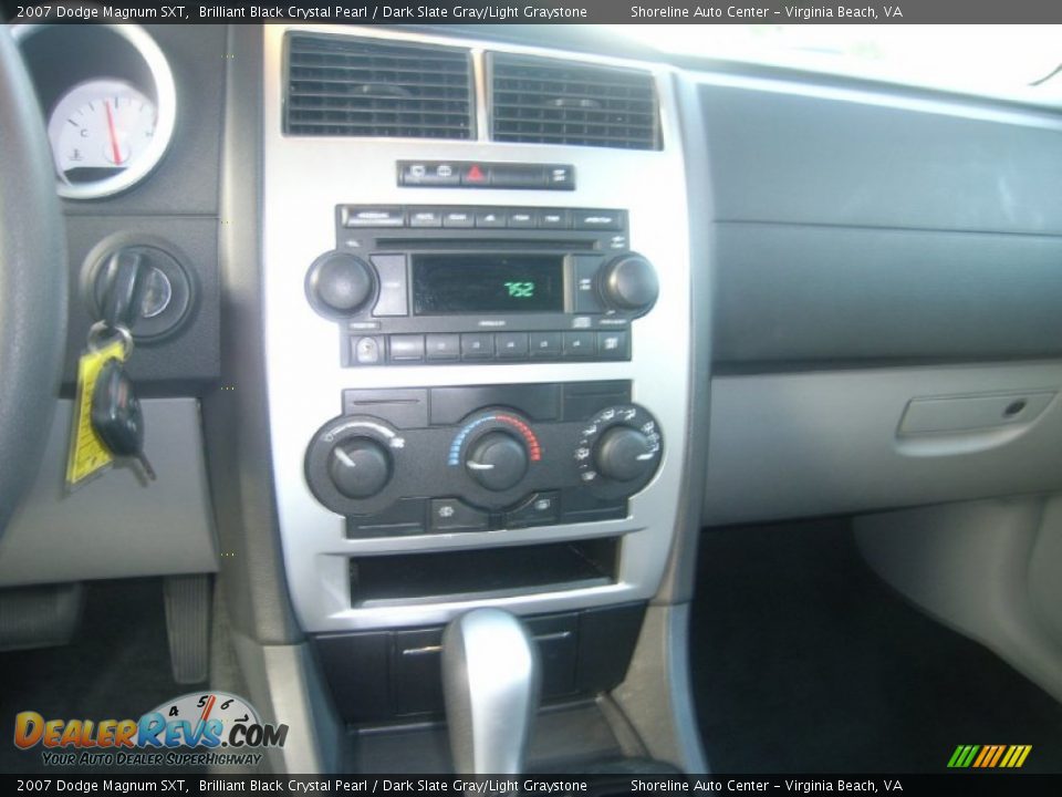 2007 Dodge Magnum SXT Brilliant Black Crystal Pearl / Dark Slate Gray/Light Graystone Photo #19