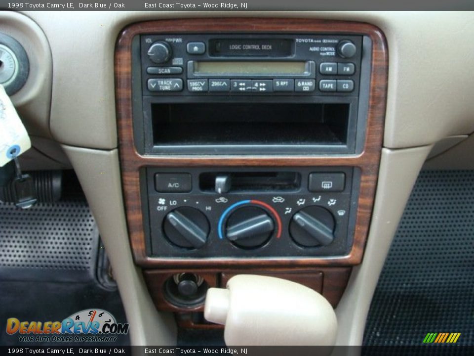 Controls of 1998 Toyota Camry LE Photo #11