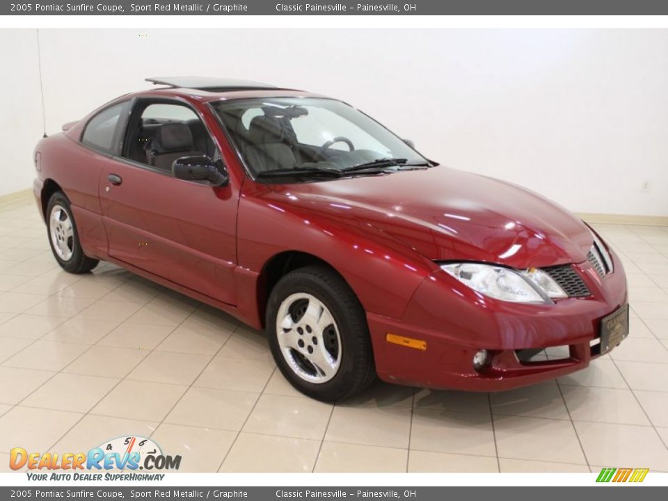 Front 3/4 View of 2005 Pontiac Sunfire Coupe Photo #1