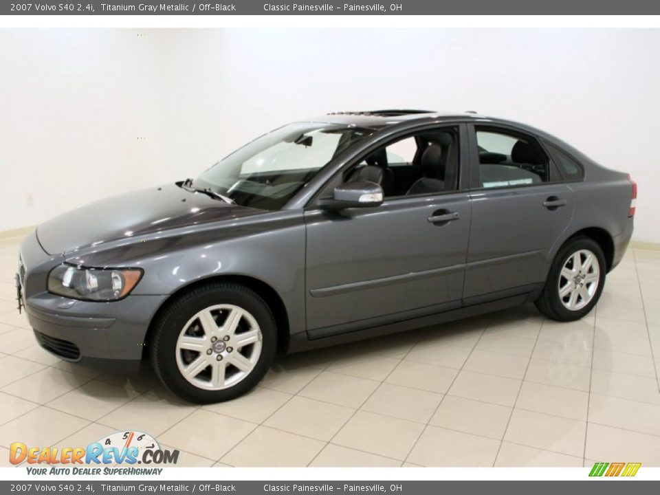 Front 3/4 View of 2007 Volvo S40 2.4i Photo #3