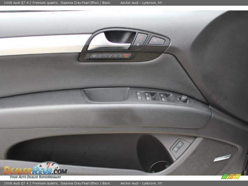 Controls of 2008 Audi Q7 4.2 Premium quattro Photo #8