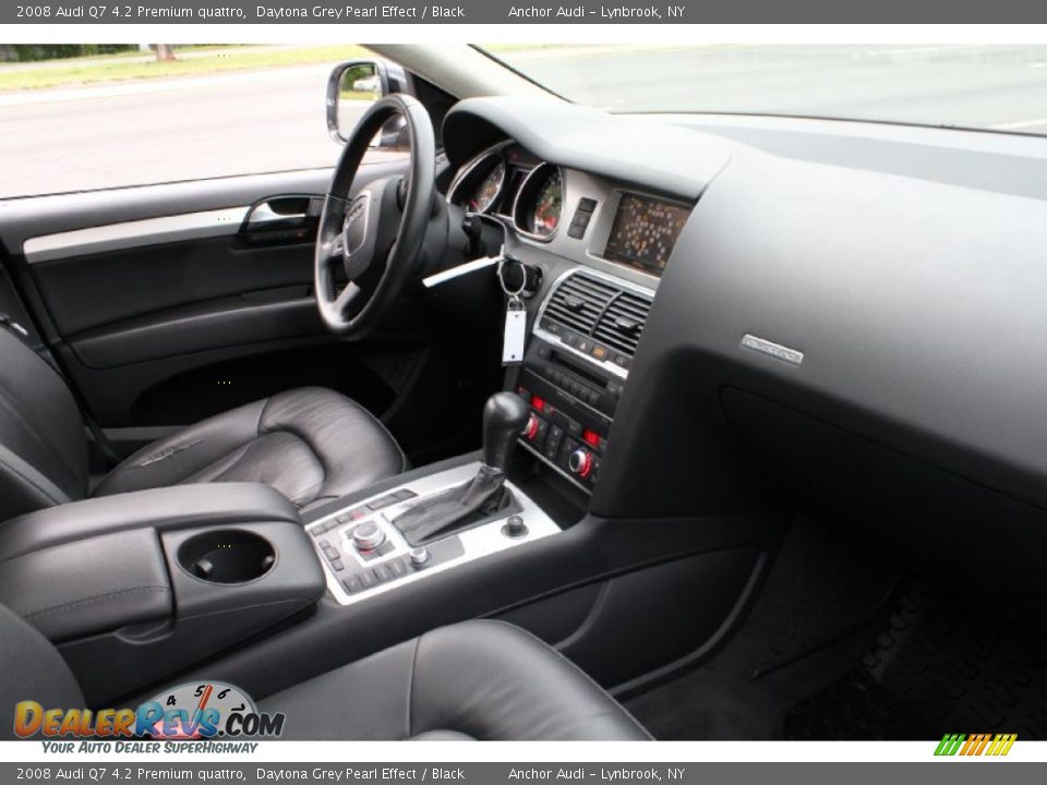 Dashboard of 2008 Audi Q7 4.2 Premium quattro Photo #12