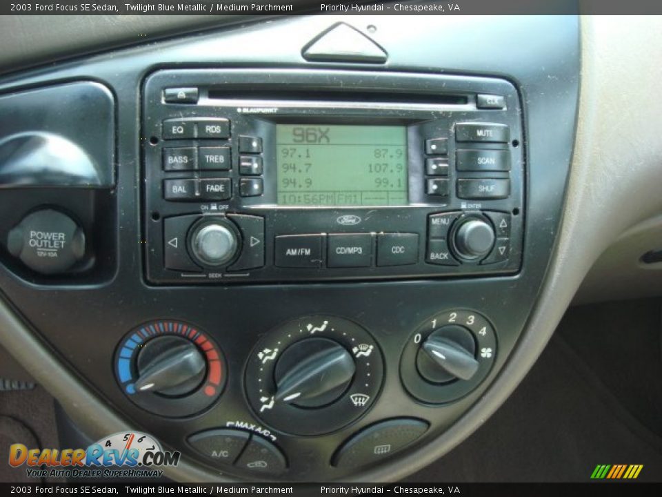 Controls of 2003 Ford Focus SE Sedan Photo #13