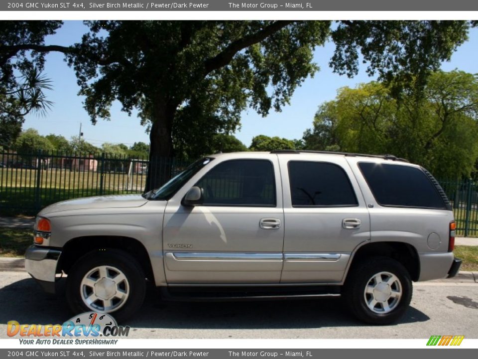 2004 GMC Yukon SLT 4x4 Silver Birch Metallic / Pewter/Dark Pewter Photo #2