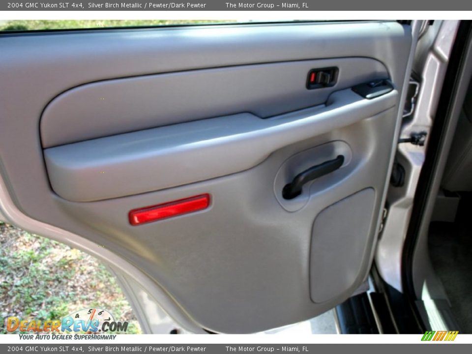 2004 GMC Yukon SLT 4x4 Silver Birch Metallic / Pewter/Dark Pewter Photo #27