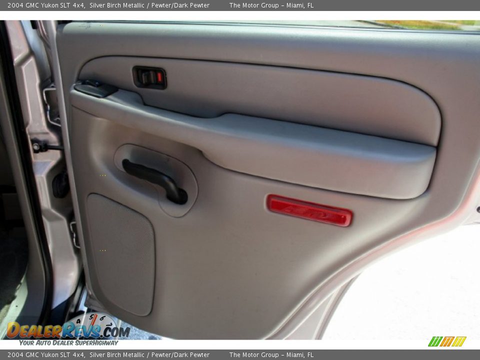 2004 GMC Yukon SLT 4x4 Silver Birch Metallic / Pewter/Dark Pewter Photo #28