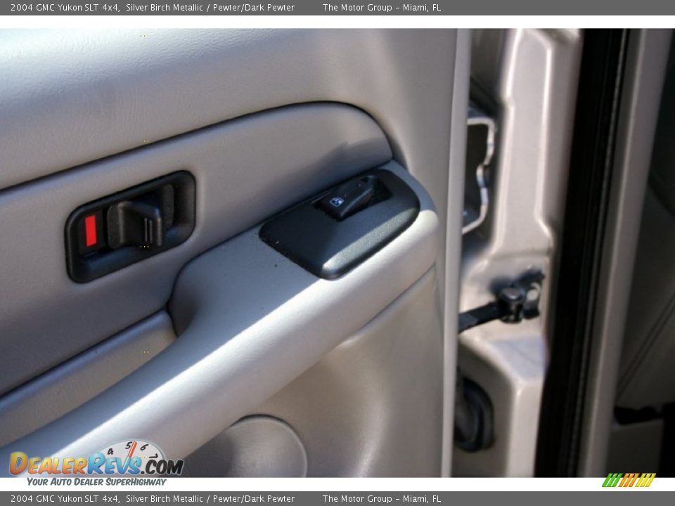 2004 GMC Yukon SLT 4x4 Silver Birch Metallic / Pewter/Dark Pewter Photo #33