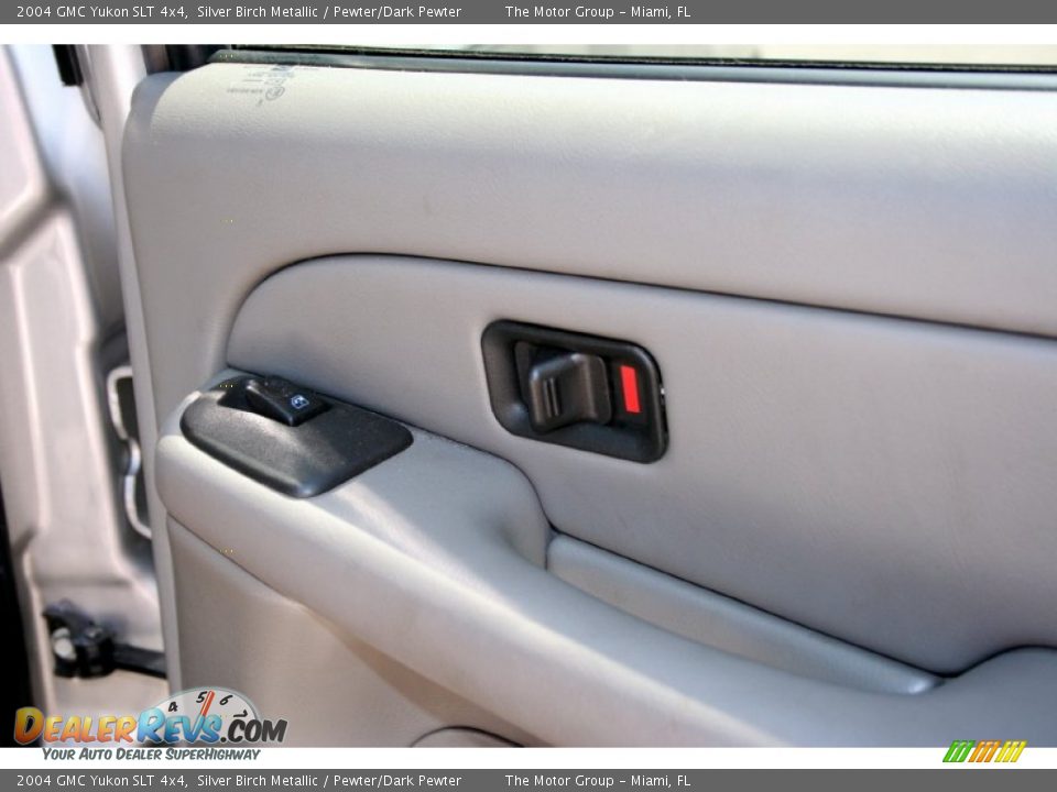 2004 GMC Yukon SLT 4x4 Silver Birch Metallic / Pewter/Dark Pewter Photo #34