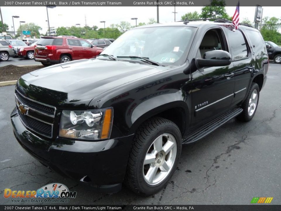 Front 3/4 View of 2007 Chevrolet Tahoe LT 4x4 Photo #3