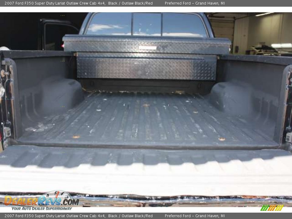 2007 Ford F350 Super Duty Lariat Outlaw Crew Cab 4x4 Black / Outlaw Black/Red Photo #25