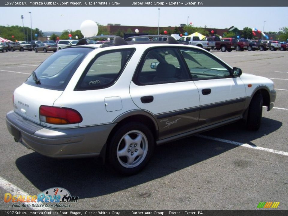1997 Subaru Impreza Outback Sport Wagon Glacier White / Gray Photo #4