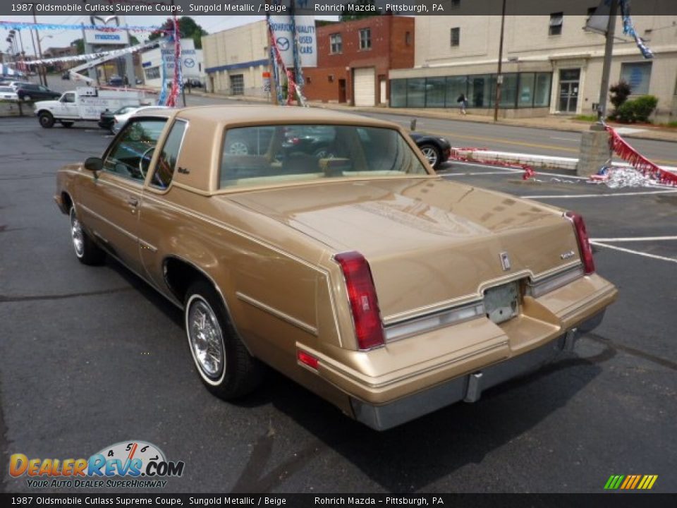 1987 Oldsmobile Cutlass Supreme Coupe Sungold Metallic / Beige Photo #3