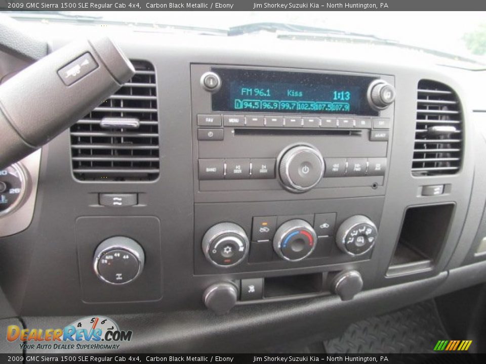 Controls of 2009 GMC Sierra 1500 SLE Regular Cab 4x4 Photo #11