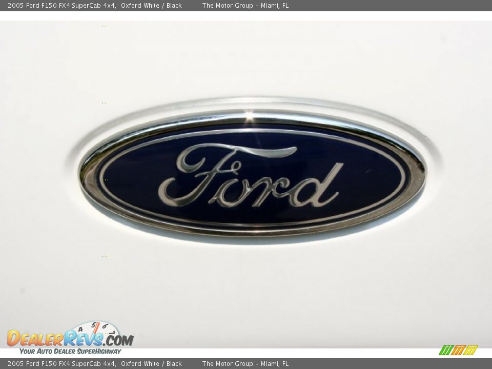 2005 Ford F150 FX4 SuperCab 4x4 Oxford White / Black Photo #16